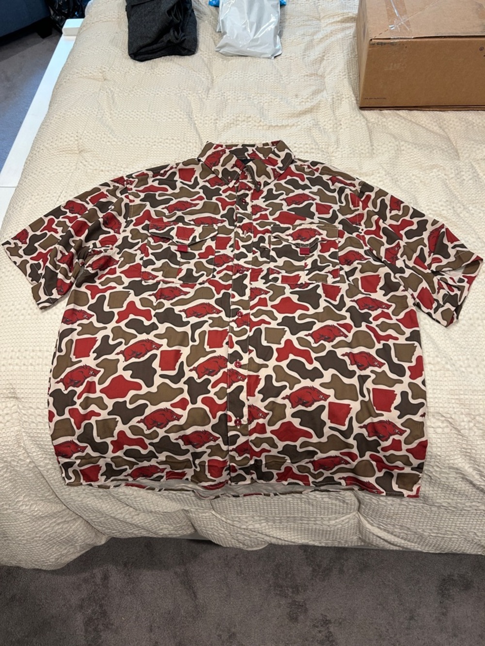 Men's Arkansas Razorback Short-Sleeve Button-Up Shirt in Red & Brown Camo Print